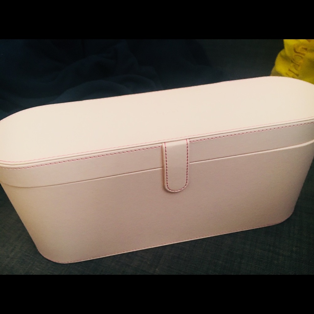 Dyson hair dryer storage case (price firm thx)